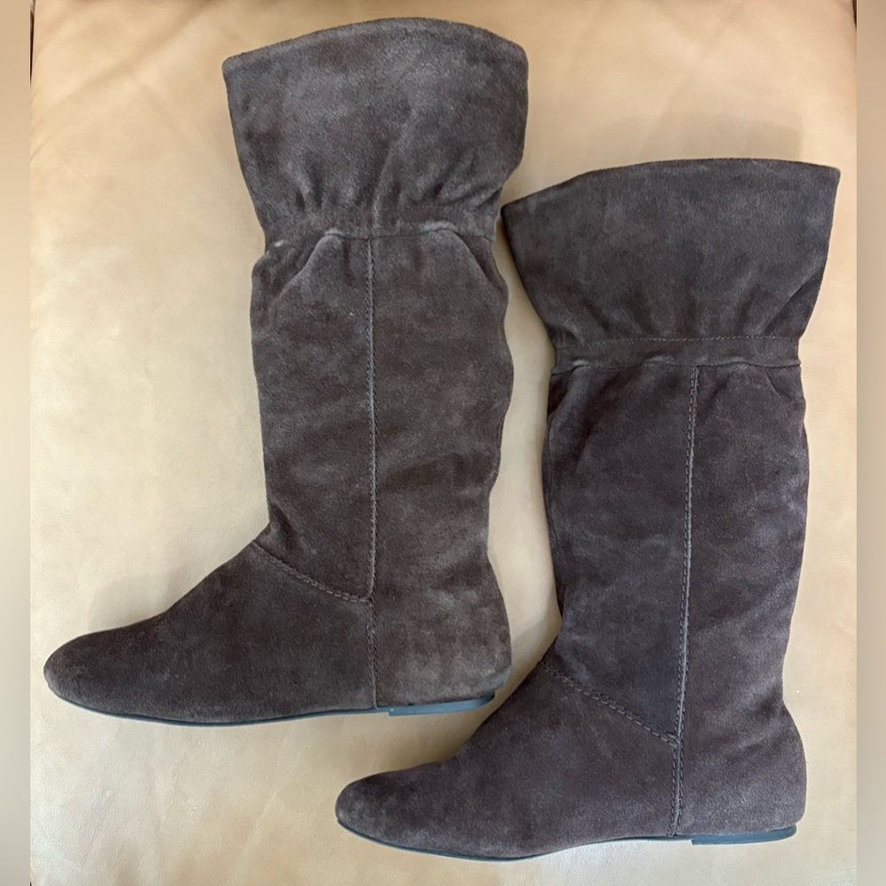 Nine West Suede Leather Slip On Slouch Boots
Color: Brown * Size 7